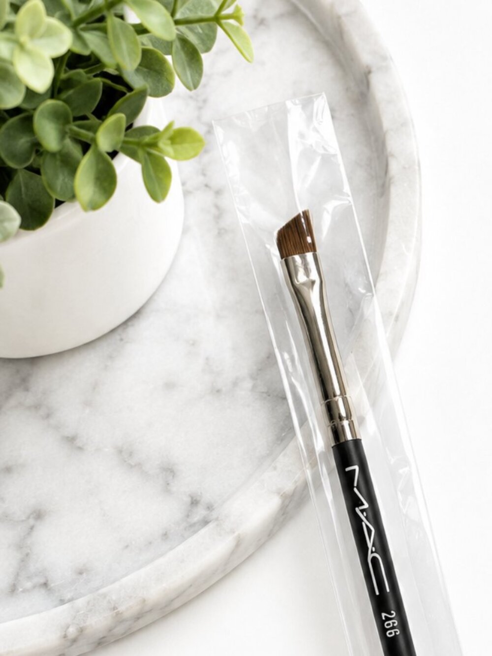 MAC angled eyeliner / brow brush NWT